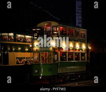 Wirral, Regno Unito Merseyside tram messo su twilight evento per la prima volta il credito Ian Fairbrother/Alamy Stock Foto Foto Stock