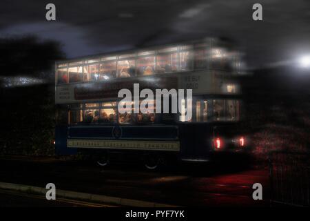 Wirral, Regno Unito Merseyside tram messo su twilight evento per la prima volta il credito Ian Fairbrother/Alamy Stock Foto Foto Stock