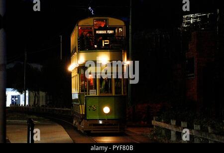 Wirral, Regno Unito Merseyside tram messo su twilight evento per la prima volta il credito Ian Fairbrother/Alamy Stock Foto Foto Stock