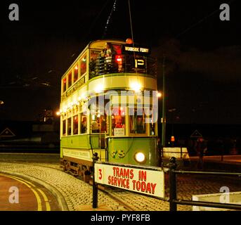 Wirral, Regno Unito Merseyside tram messo su twilight evento per la prima volta il credito Ian Fairbrother/Alamy Stock Foto Foto Stock