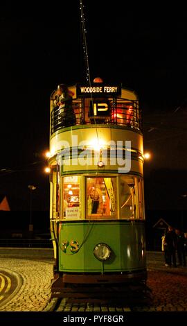 Wirral, Regno Unito Merseyside tram messo su twilight evento per la prima volta il credito Ian Fairbrother/Alamy Stock Foto Foto Stock