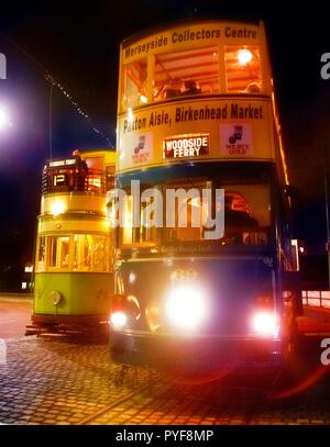 Wirral, Regno Unito Merseyside tram messo su twilight evento per la prima volta il credito Ian Fairbrother/Alamy Stock Foto Foto Stock