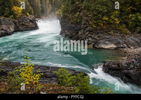 Overlander falls, Fraser Fiume, Monte Robson Provincial Park, British Columbia, Canada, da Bruce Montagne/Dembinsky Foto Assoc Foto Stock