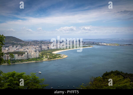 Panoramica vista aerea di Rio de Janeiro, Baia di Guanabara e Flamengo Park - Rio de Janeiro, Brasile Foto Stock
