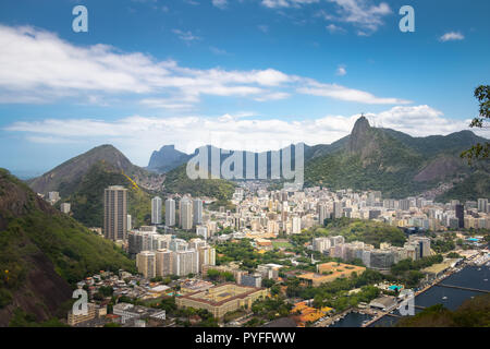 Vista aerea del Rio de Janeiro skyline con monte Corcovado - Rio de Janeiro, Brasile Foto Stock