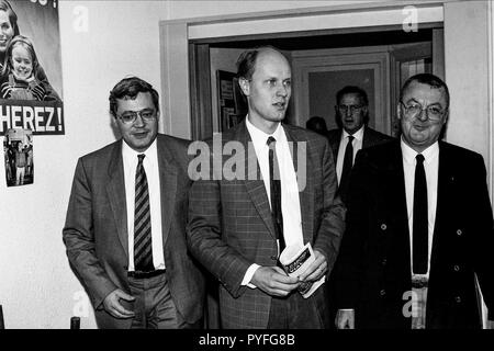 Archivi 90ies: Karl Lang paga visita regionale al Fronte Nazionale (FN), Lione, Francia Foto Stock