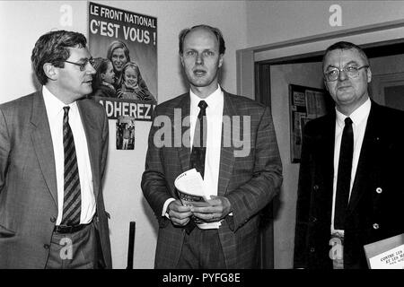 Archivi 90ies: Karl Lang paga visita regionale al Fronte Nazionale (FN), Lione, Francia Foto Stock