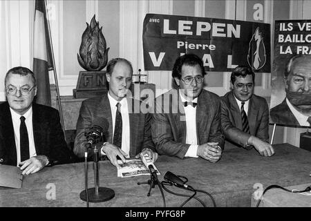 Archivi 90ies: Karl Lang paga visita regionale al Fronte Nazionale (FN), Lione, Francia Foto Stock