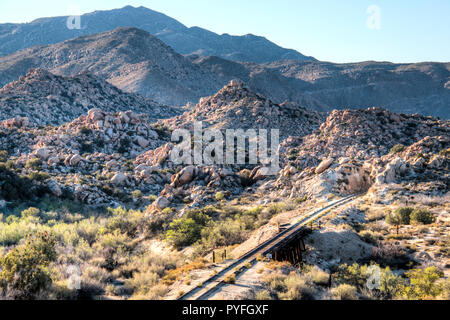 Il vecchio treno tracce nel deserto della California del Sud Foto Stock