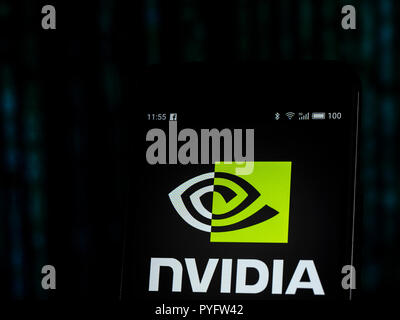 Nvidia Corporation logo che si vede visualizzato sul telefono intelligente. Nvidia Corporation è una tecnologia americana compagnia. Progetta le unità di elaborazione grafica (GPU) per il gioco e mercati professionali, nonché di sistema su una unità di chip (SOC) per il mobile computing e mercato automotive. Il suo principale prodotto GPU linea, denominata "GeForce', è in diretta concorrenza con la Advanced Micro Devices (AMD) 'Radeon' prodotti. Nvidia ha ampliato la propria presenza nel settore dei giochi con il suo schermo palmare portatile, scudo e Tablet Android di schermo TV. Foto Stock