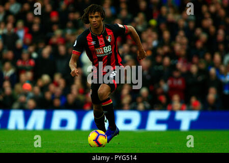 Londra, Regno Unito. Il 27 ottobre 2018. Nathan Ake di Bournemouth in azione. Premier League, Fulham v AFC Bournemouth a Craven Cottage di Londra il sabato 27 ottobre 2018. Questa immagine può essere utilizzata solo per scopi editoriali. Solo uso editoriale, è richiesta una licenza per uso commerciale. Nessun uso in scommesse, giochi o un singolo giocatore/club/league pubblicazioni. pic da Steffan Bowen/Andrew Orchard fotografia sportiva/Alamy Live news Foto Stock
