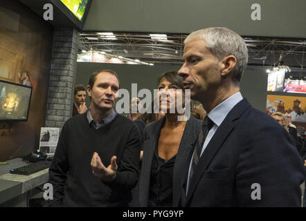 Parigi, Ile de France, Francia. 27 ott 2018. Franck Riester Ministro francese della Cultura visto visitando la Lounge(Show) durante la fiera del gioco.Il 2018 Paris games week fair è un video mostra giochi da Versailles a Parigi. Credito: Thierry Le Fouille SOPA/images/ZUMA filo/Alamy Live News Foto Stock