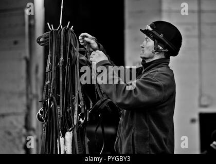 Louisville, Kentucky, Stati Uniti d'America. 25 ott 2018. Scene dal retro al sole sorge a Churchill Downs come Breeders' Cup approcci. Credito: csm/Alamy Live News Foto Stock