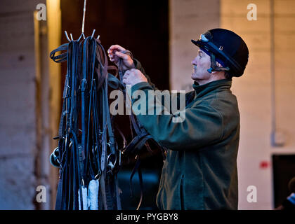 Louisville, Kentucky, Stati Uniti d'America. 25 ott 2018. Scene dal retro al sole sorge a Churchill Downs come Breeders' Cup approcci. Credito: csm/Alamy Live News Foto Stock