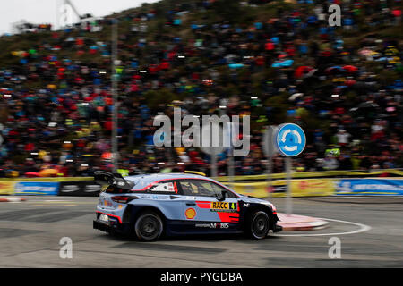 Riudecanyes, Barcelona, Spagna. 28 ott 2018. FIA World Rally Championship di Spagna; Andreas Mikkelsen di Hyundai Motorsport nella rotonda famoso in El Coll de la Teixeta Credito: Azione Sport Plus/Alamy Live News Foto Stock