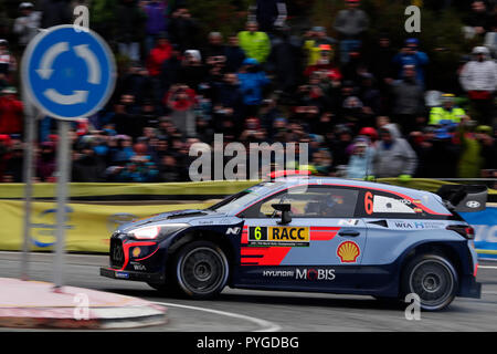 Riudecanyes, Barcelona, Spagna. 28 ott 2018. FIA World Rally Championship di Spagna; Dani Sordo Carlos del Barrio di Hyundai Motorsportin la rotonda famoso in El Coll de la Teixeta Credito: Azione Sport Plus/Alamy Live News Foto Stock