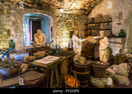 Una cucina medievale scena dalla grande cucina nel Castello di Stirling, Scozia Foto Stock