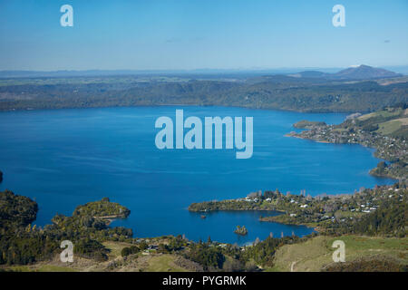 Te Karamea Bay, il lago Tarawera, vicino a Rotorua, Isola del nord, Nuova Zelanda - aerial Foto Stock