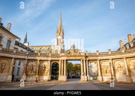 Citysape vista sulla città vecchia con Saint Epvre cattedrale nella città di Nancy, Francia Foto Stock