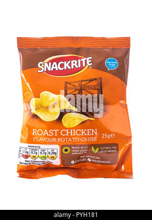 SWINDON, Regno Unito - 27 ottobre 2018: Pacchetto di Snackrite Pollo Arrosto sapore patatine su sfondo bianco Foto Stock