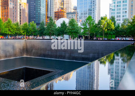 9/11 World Trade Center Memorial Fontane A Lower Manhattan, New York City Foto Stock