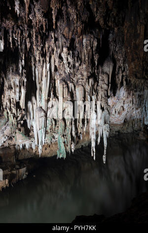 Formazioni Stalagtite a Tham Lod cave, Mae Hong Son provincia, Thailandia Foto Stock