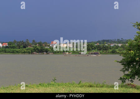 Splendido fiume lato a hue vietnam Foto Stock