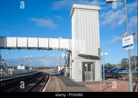 Vista della stazione di Montrose, Angus, in Scozia, dal ponte attraverso le linee ferroviarie. Foto Stock