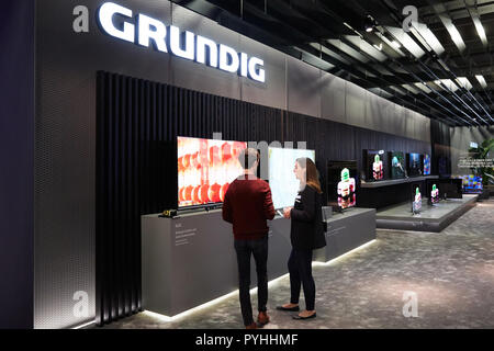 Berlino, Germania - Grundig per la gabbia a IFA 2018 con innovazioni nei televisori a schermo piatto. Foto Stock