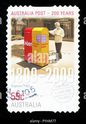 AUSTRALIA - circa 2009 : un australiano timbro postale annullato raffiguranti posta Express - Australia post 200 anni, circa 2009 Foto Stock