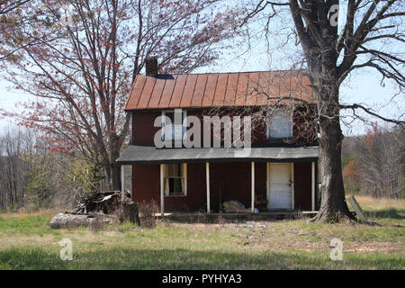 Vecchia casa abbandonata nelle montagne della Virginia, Stati Uniti Foto Stock