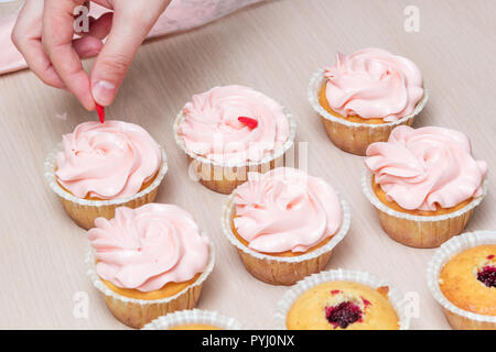 Decorazione cupcake cuori Foto Stock