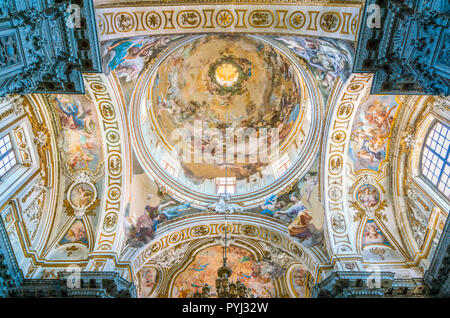 La cupola della chiesa di Santa Caterina a Palermo. La Sicilia Il sud dell'Italia. Foto Stock