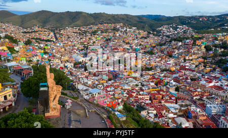 Monumento al Pipila, Statua di al Pipila sopra la città vecchia, Guanajuato, Messico Foto Stock