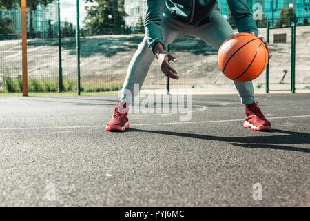 Close up di un arancione basket ball Foto Stock