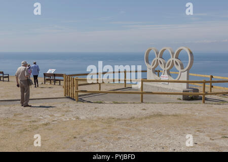 I turisti a Portland Bill, Dorset, Regno Unito. 03 Agosto, 2018. Regno Unito Meteo. Il turista a godere il meteo a isola di Portland, Dorset. Foto Stock