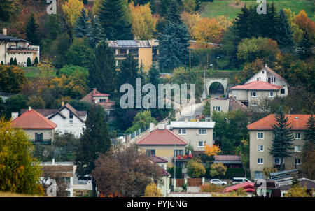 Paesaggio urbano dalle montagne slovacche - autunno cityscape - Europa, Carpazi Foto Stock