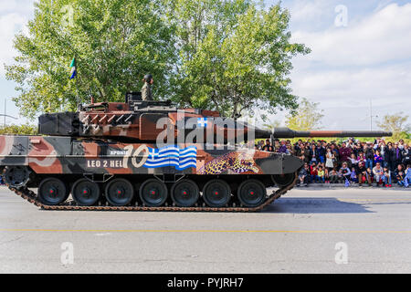 Salonicco, Grecia - 28 Ottobre 2018: Oxi giorno esercito greco parade.marzo durante la celebrazione della festa nazionale parata militare per commemorare il Greco non contro la Mussolini Italiano 1940 ultimatum. Credito: bestravelvideo/Alamy Live News Foto Stock