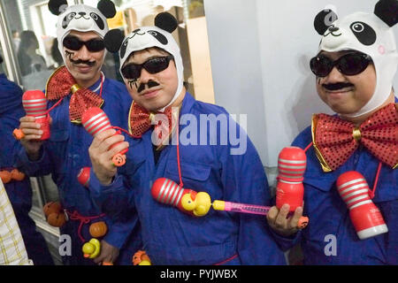 Tokyo, Giappone. 27 ott 2018. 2018/10/27 Tokyo, Shibuya week-end di Halloween. (Foto di Michael Steinebach/AFLO) Credito: Aflo Co. Ltd./Alamy Live News Foto Stock