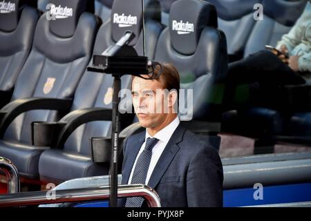 Barcellona, Spagna. 28 ott 2018. Real Madrid pullman Julen Lopetegui durante il campionato spagnolo, la partita di calcio tra FC Barcelona e Real Madrid il 28 ottobre 2018 presso il Camp Nou stadium di Barcellona, Spagna. Cordon Premere Credito: CORDON PREMERE/Alamy Live News Foto Stock