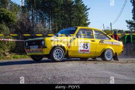 Bantry, West Cork, Irlanda, 28 ottobre 2018. Un bel giorno chiaro ha salutato l'inizio del 2018 Fastnet Rally di oggi, permettendo ai piloti di effettuare la maggior parte delle condizioni di asciutto mentre racing su colpi di scena e svolte delle strade di campagna intorno a Ballydehob e Bantry. Micharl P Kelleher Eoghan McCarthey nella MK2 Escort volare attraverso la stazione 16. Credito: aphperspective/Alamy Live News Foto Stock