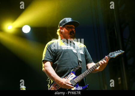 Huntington Beach, CA. 27 ott 2018. Fletcher Dragge di Pennywise esegue al Surf City Blitz in stato di Huntington Beach in ottobre 27, 2018 in Huntington Beach, CA. Credito: CVP/spazio di immagine/media/punzone Alamy Live News Foto Stock