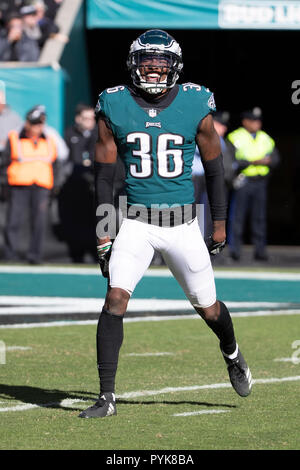 Philadelphia, Pennsylvania, USA. Xxi oct, 2018. Philadelphia Eagles defensive back Deiondre' Hall (36) reagisce durante il gioco di NFL tra la Carolina Panthers e Philadelphia Eagles al Lincoln Financial Field di Philadelphia, Pennsylvania. Christopher Szagola/CSM/Alamy Live News Foto Stock