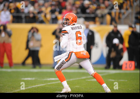 Ottobre 28th, 2018: Browns #6 Baker Mayfield durante il Pittsburgh Steelers vs Cleveland Browns gioco all'Heinz Field di Pittsburgh, PA. Jason Pohuski/CSM Foto Stock