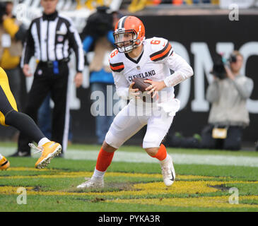 Ottobre 28th, 2018: Browns #6 Baker Mayfield durante il Pittsburgh Steelers vs Cleveland Browns gioco all'Heinz Field di Pittsburgh, PA. Jason Pohuski/CSM Foto Stock