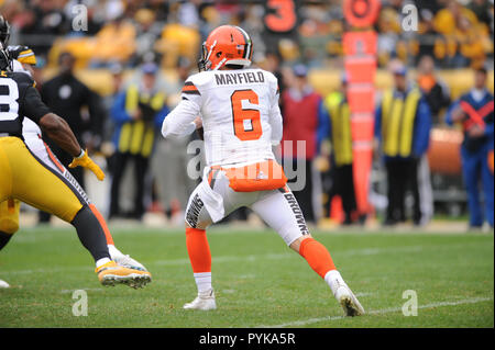 Ottobre 28th, 2018: Browns #6 Baker Mayfield durante il Pittsburgh Steelers vs Cleveland Browns gioco all'Heinz Field di Pittsburgh, PA. Jason Pohuski/CSM Foto Stock