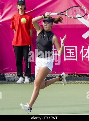 Nanning, Nanning, Cina. 29 ott 2018. Nanning, CINA-cinese giocatore di tennis Qiuyu Ye e sud coreani tennista Kim Narae vincere la medaglia d'Oro al 2018 della Federazione Internazionale di Tennis in Nanning, southwest ChinaÃ¢â'¬â"¢s nel Guangxi. Credito: SIPA Asia/ZUMA filo/Alamy Live News Foto Stock