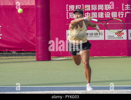 Nanning, Nanning, Cina. 29 ott 2018. Nanning, CINA-cinese giocatore di tennis Qiuyu Ye e sud coreani tennista Kim Narae vincere la medaglia d'Oro al 2018 della Federazione Internazionale di Tennis in Nanning, southwest ChinaÃ¢â'¬â"¢s nel Guangxi. Credito: SIPA Asia/ZUMA filo/Alamy Live News Foto Stock