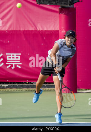 Nanning, Nanning, Cina. 29 ott 2018. Nanning, CINA-cinese giocatore di tennis Qiuyu Ye e sud coreani tennista Kim Narae vincere la medaglia d'Oro al 2018 della Federazione Internazionale di Tennis in Nanning, southwest ChinaÃ¢â'¬â"¢s nel Guangxi. Credito: SIPA Asia/ZUMA filo/Alamy Live News Foto Stock