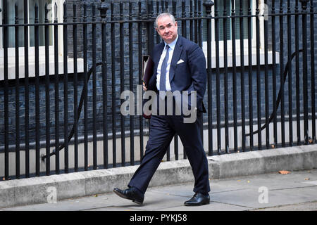Londra, Regno Unito. Il 29 ottobre 2018. Geoffrey Cox arriva per una riunione del gabinetto in 10 Downing Street davanti a Philip Hammond, Cancelliere dello Scacchiere, presentando il suo bilancio d'autunno. Credito: Stephen Chung / Alamy Live News Foto Stock